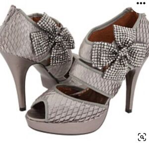 Poetic License MistleToe Kisses High Heel Platform Sandals Zinc/Silver Sz 6.5